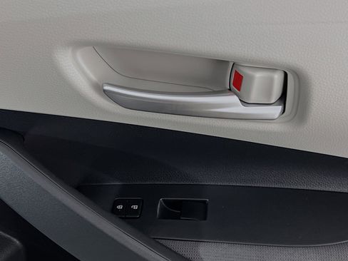 Used 2020 Toyota Corolla LE image 31