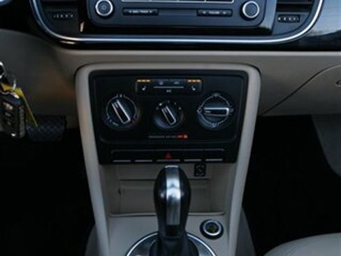 Used 2013 Volkswagen Beetle 2.5 image 19