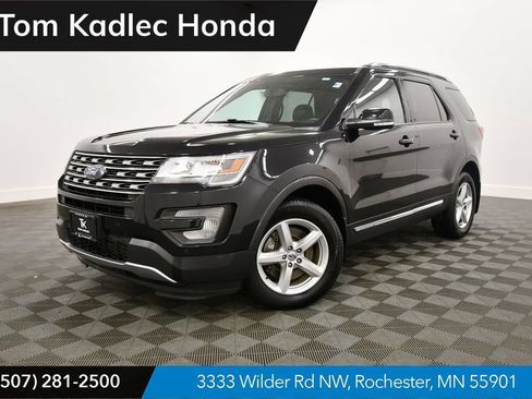 Used 2017 Ford Explorer XLT w/ Equipment Group 202A AWD/4WD image 1