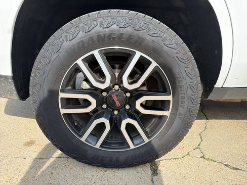 Used 2021 GMC Yukon AT4 AWD/4WD image 15