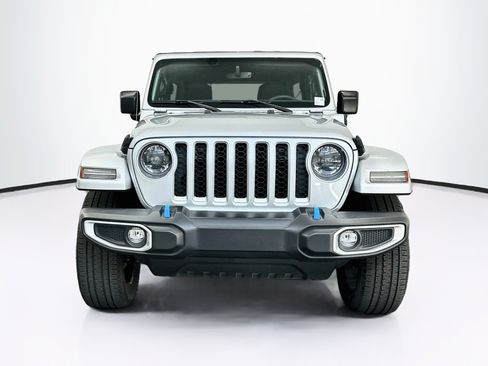Used 2023 Jeep Wrangler Unlimited Sahara AWD/4WD image 2