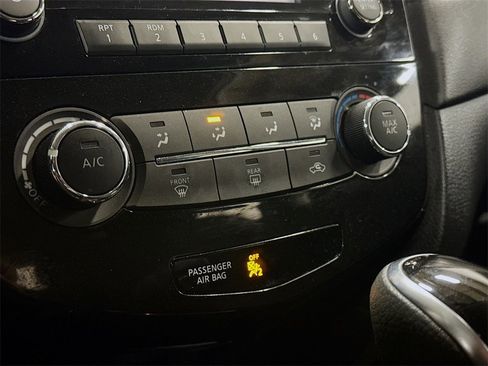 Used 2017 Nissan Rogue S image 18