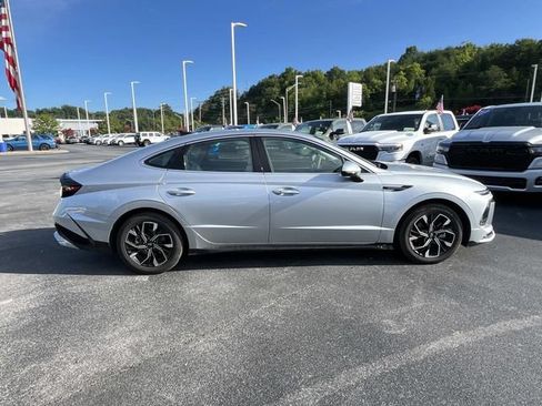 Used 2024 Hyundai Sonata SEL FWD image 2