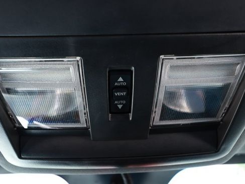 Used 2014 Dodge Challenger SXT RWD image 17