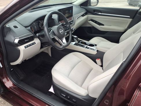 Used 2023 Nissan Altima 2.5 SV w/ SV Premium Package image 12