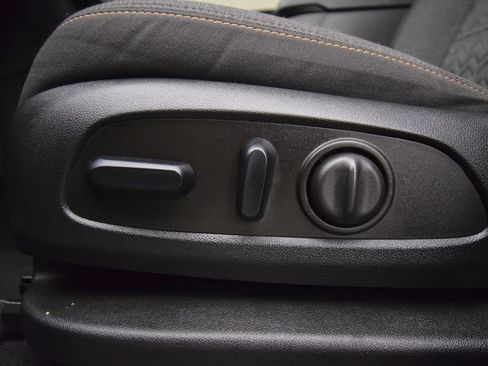 Used 2023 Chevrolet Equinox LT FWD image 24