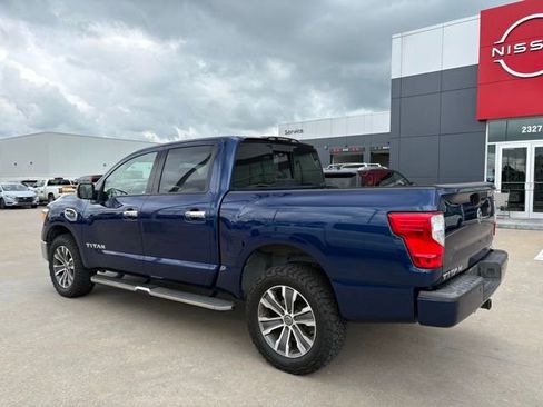Used 2017 Nissan Titan SL AWD/4WD image 4