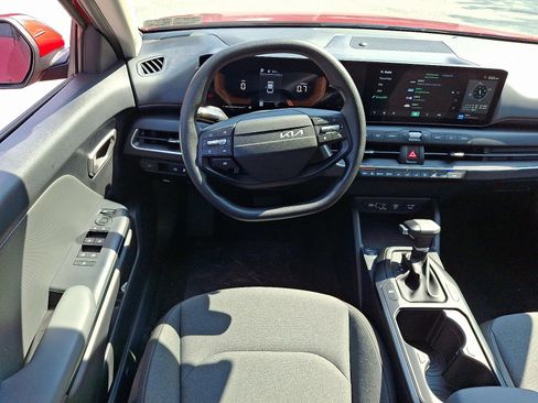 New 2025 Kia K4 LXS image 10