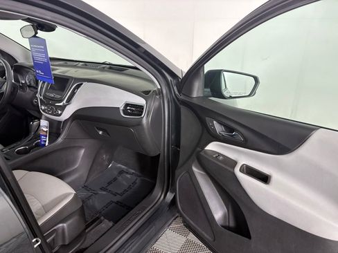 Used 2020 Chevrolet Equinox LS w/ LS Convenience Package image 34