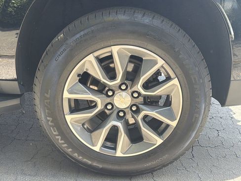 Used 2022 Chevrolet Suburban LT w/ Luxury Package image 20