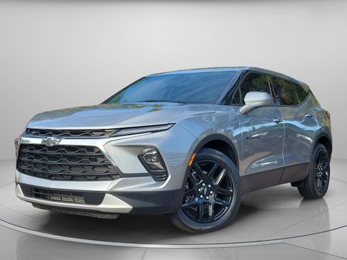 Used 2023 Chevrolet Blazer LT image 2