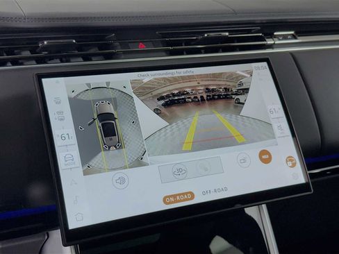 New 2025 Land Rover Range Rover SE image 15