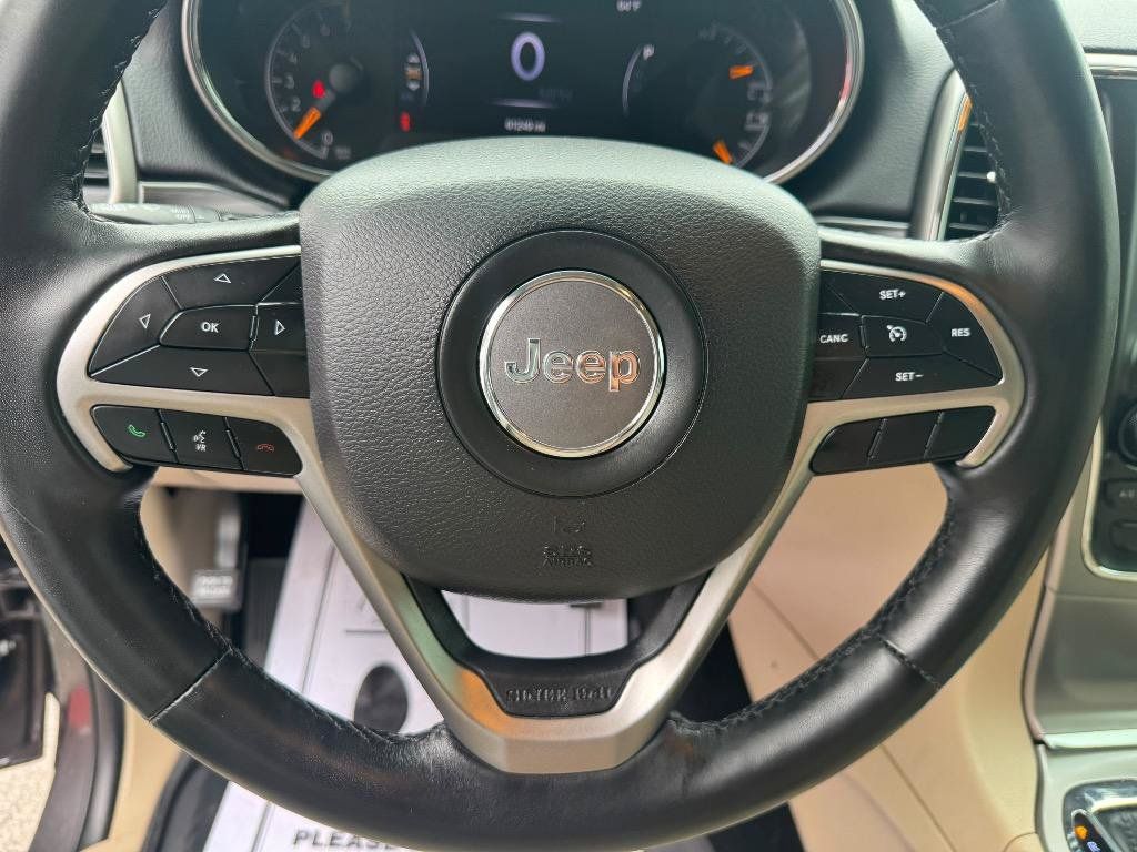 Used 2019 Jeep Grand Cherokee Laredo AWD/4WD image 17
