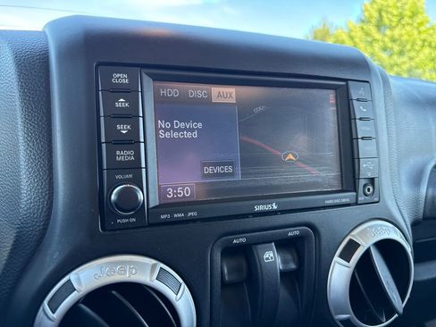Used 2014 Jeep Wrangler Sahara w/ Connectivity Group AWD/4WD image 27
