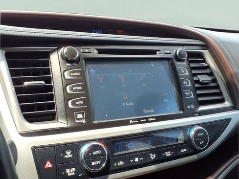 Used 2017 Toyota Highlander Limited AWD/4WD image 9