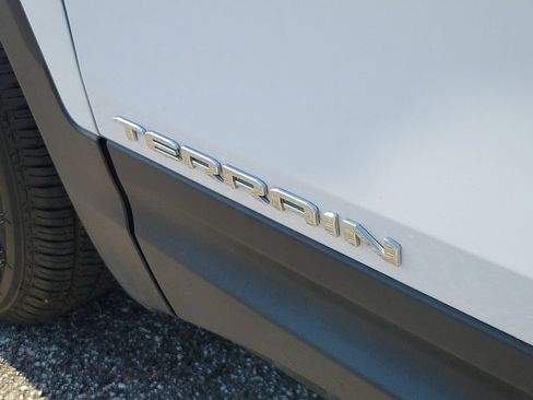 Used 2022 GMC Terrain SLE FWD image 6