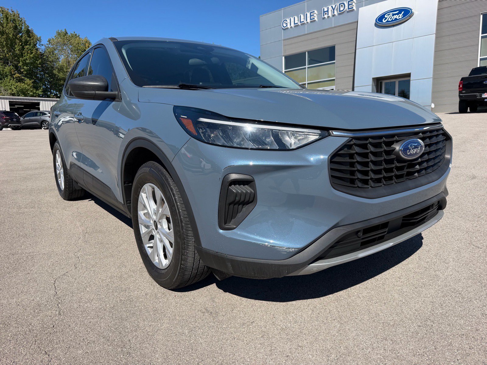 Used 2025 Ford Escape Active w/ Cold Weather Package FWD image 2