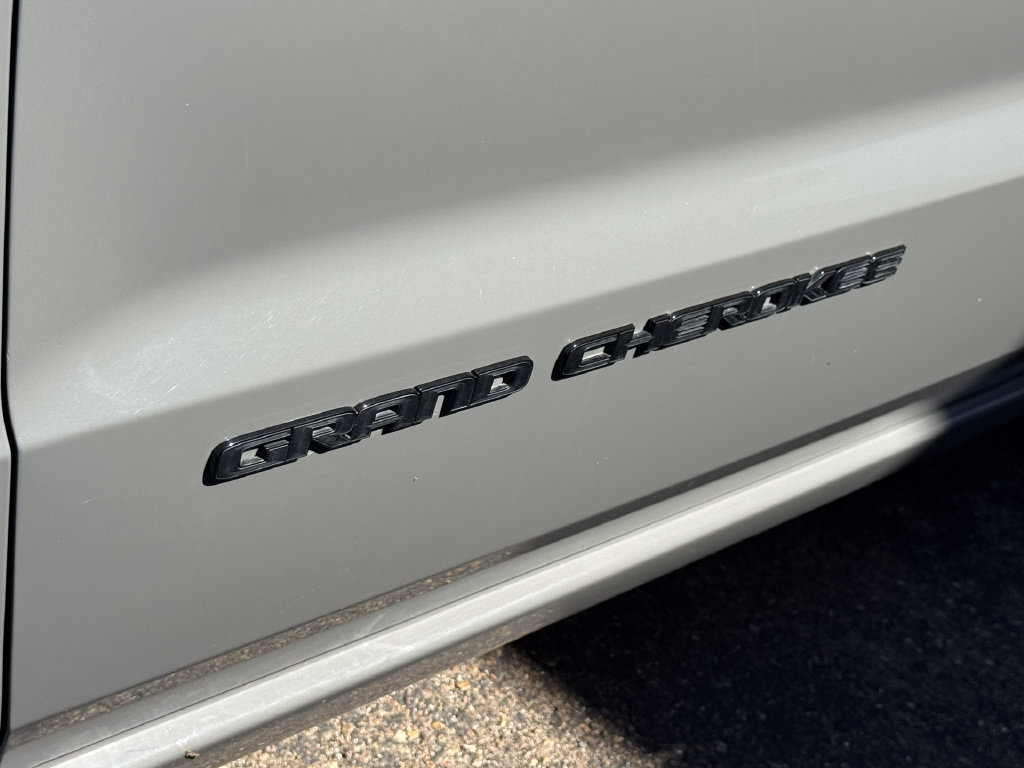 Used 2021 Jeep Grand Cherokee Laredo X AWD/4WD image 16