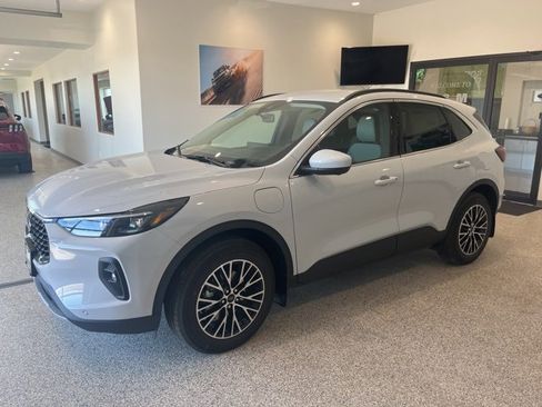New 2025 Ford Escape SE w/ PHEV Premium Package image 3