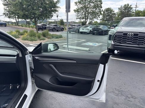 Used 2023 Tesla Model 3 Standard Range RWD image 11