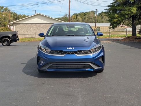 Used 2022 Kia Forte LXS image 2