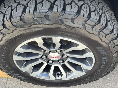 Used 2023 GMC Sierra 1500 AT4 w/ AT4 Premium Package AWD/4WD image 14