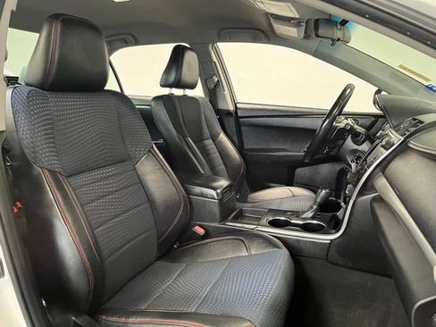 Used 2015 Toyota Camry SE FWD image 10
