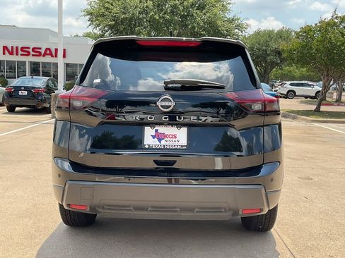 Used 2025 Nissan Rogue SV FWD image 5