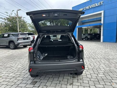 Used 2025 Toyota Corolla Cross XLE FWD image 28