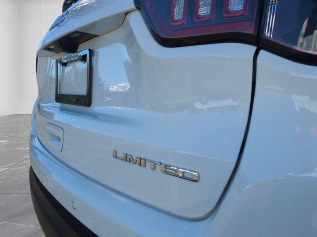 Used 2024 Jeep Compass Limited AWD/4WD image 10
