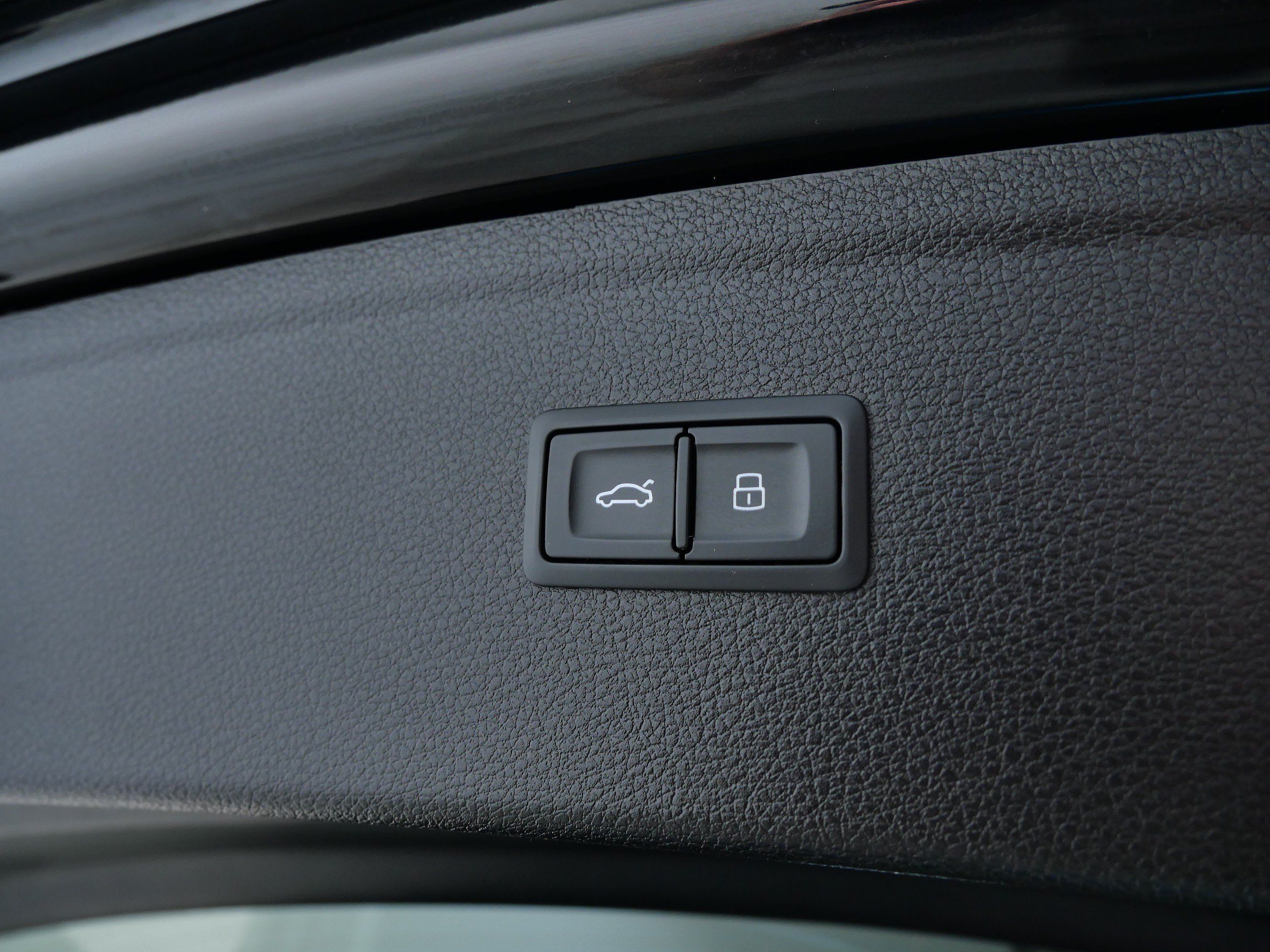 Used 2024 Audi Q5 e Premium AWD/4WD image 8