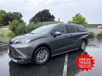 Used 2025 Toyota Sienna XLE