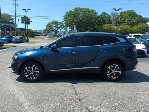 Used 2023 Kia Sportage EX AWD/4WD image 7