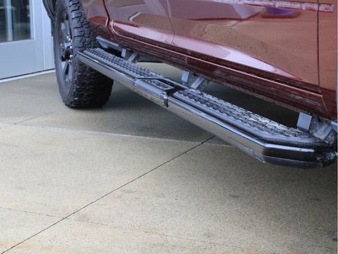 Used 2022 RAM 2500 Big Horn w/ Night Edition AWD/4WD image 9
