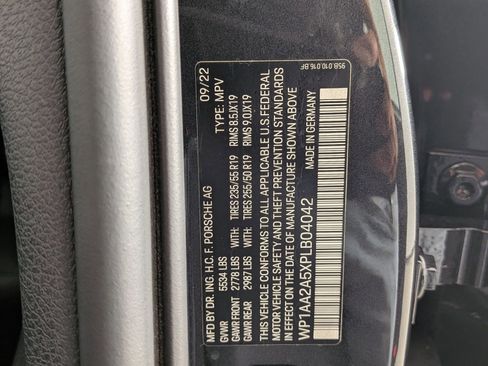 Certified 2023 Porsche Macan AWD/4WD image 29