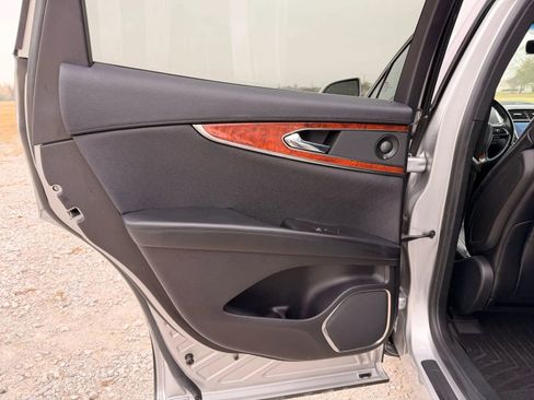 Used 2019 Lincoln Nautilus Reserve image 9