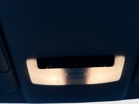 Used 2018 Nissan Kicks SR FWD image 32