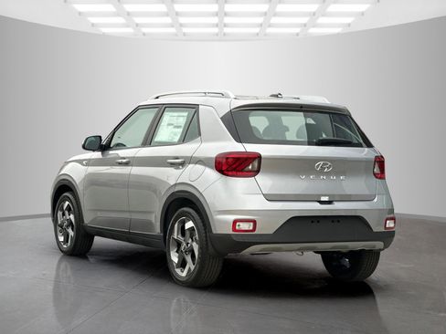 New 2025 Hyundai Venue SEL image 6
