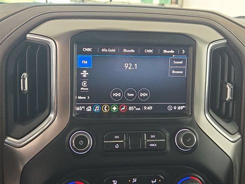 Used 2022 Chevrolet Silverado 1500 LT AWD/4WD image 19
