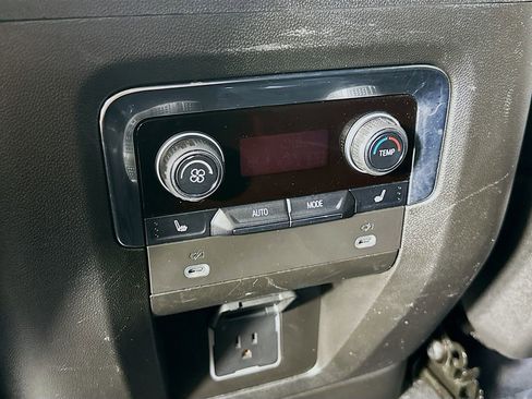 Used 2023 Chevrolet Tahoe Premier AWD/4WD image 35