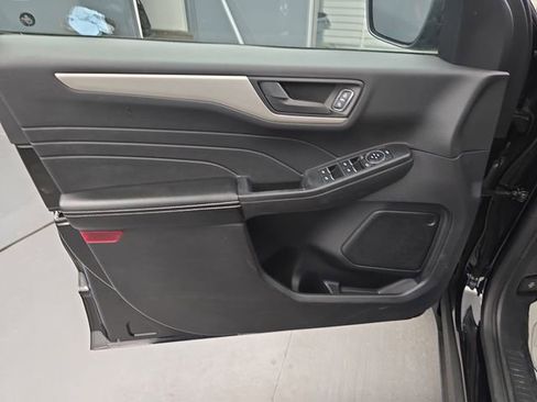 Used 2022 Ford Escape SE image 24