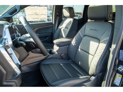New 2026 GMC Canyon Denali w/ LPO, Denali Black Edition AWD/4WD image 12