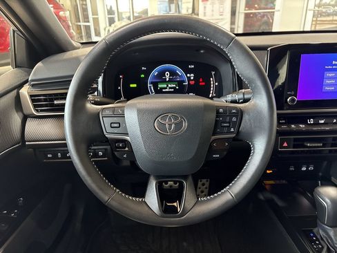 Used 2025 Toyota Camry SE w/ Convenience Package FWD image 14