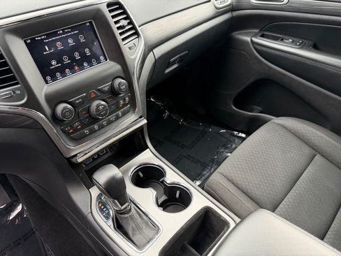 Used 2021 Jeep Grand Cherokee Laredo RWD image 18