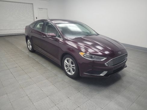 Used 2018 Ford Fusion SE w/ Fusion SE Technology Package FWD image 11