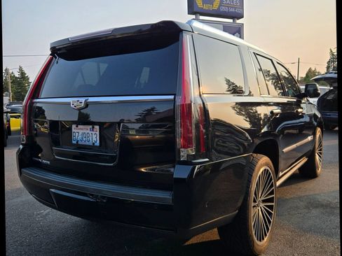 Used 2019 Cadillac Escalade Premium Luxury AWD/4WD image 4