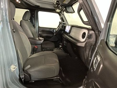Used 2024 Jeep Wrangler Unlimited w/ Convenience Group AWD/4WD image 28