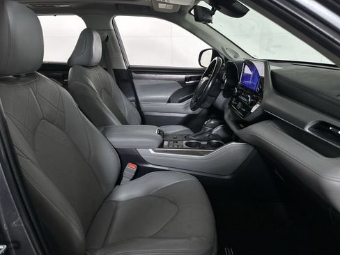 Used 2023 Toyota Highlander Platinum FWD image 29