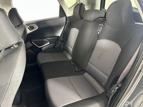 Used 2022 Kia Soul LX image 18