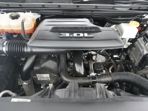 Used 2020 RAM 1500 Laramie RWD image 29